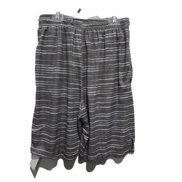 SHORT NIKE M GRIS RAYAS - Imagen 2